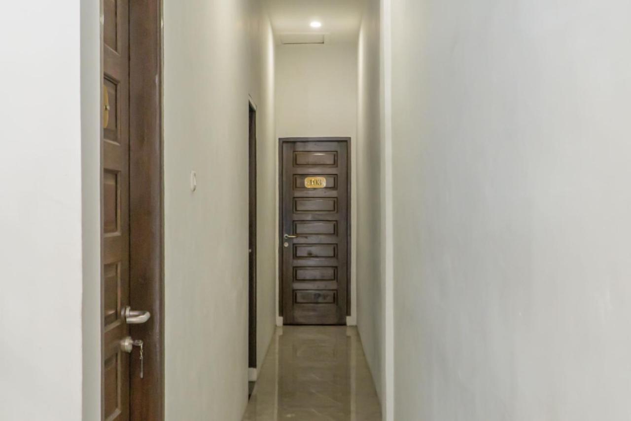 Hotel Reddoorz @ Jalan Wahidin Medan Exterior foto