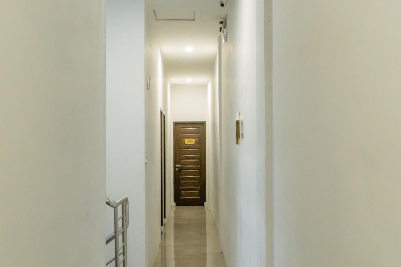 Hotel Reddoorz @ Jalan Wahidin Medan Exterior foto