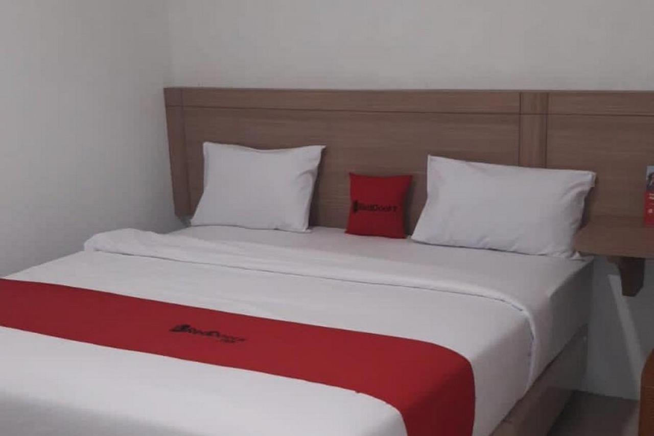 Hotel Reddoorz @ Jalan Wahidin Medan Exterior foto